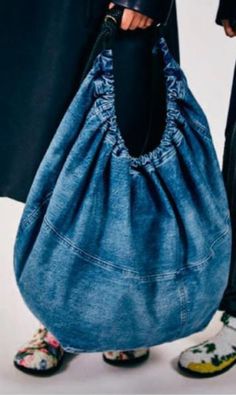 Diy Sy, Vintage Shopping, Floral Bags, Creation Couture, Jeans Bag, Jeans Casual, Big Bags, Denim Bag, Best Bags