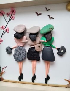 Stone Paintings, Pebble People, Stone Pictures Pebble Art, Sister Birthday Gift, Gift Ideas For Friends, Friends Svg, Pebble Art Family, Diy Rock Art, Ideas For Friends