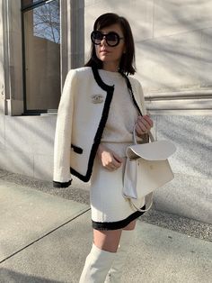 Chanel Jacket Outfit, Chanel Inspired Outfit, Cleef And Arpels Jewelry, Chanel Style Jacket, Van Cleef And Arpels Jewelry, Mode Chanel, Chanel Inspired