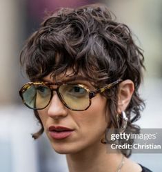 Genderfluid Haircut, Short Curly Pixie, Short Dark Hair, Bald Hair, Hair Inspiration Short, Messy Short Hair, Curly Hair Women, Hair Crush, Mullet Hairstyle