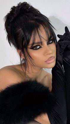 Mob Wife Makeup, Hollywood Lashes, Minimal Makeup Routine, Baby Makeup, Sultry Makeup, Black Eye Makeup, Drag Make-up, Business Photoshoot, Hooded Eye Makeup