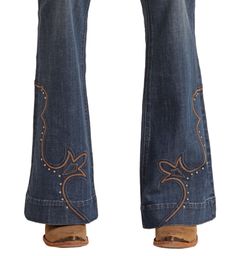 Look stylish in these new Rock & Roll Cowgirl trousers. Featuring beautiful embroidery detail on the flare and a medium vintage wash. These jeans are perfect for a trendy, western-inspired look. Crafted with 98% cotton and 2% spandex, they're both unique and ultra-comfortable. Style: Trouser Color: Dark Vintage Fit: Relaxed Rise: Mid Rise Leg Opening: 22.25" Detail: Western Embroidered Flare Fabric: Stretch Country Jeans Womens, Vintage Western Clothes, Cowboy Fabric, Western Pants, Country Jeans, Cowgirl Clothes, Western Embroidery, Cowgirl Jeans, Southern Outfits