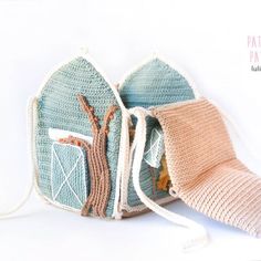 a crocheted bag with two pieces of yarn in the front and one piece on the back