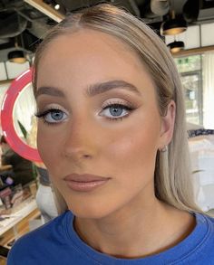 Make Up Looks For Blue Eyes Blondes, Worst Makeup Looks, Prom Makeup Inspo Green Eyes, Wing Eyeliner Makeup Look, Blue Eye Bride Makeup, Bridesmaids Makeup Blue Eyes, Natural Makeup Prom Looks, Gold Bridal Makeup For Blue Eyes, Bridesmaid Make Up Natural Blue Eyes