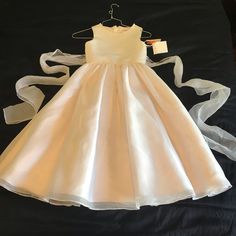 Nwt Beautiful, Classic & Clean!!! A Simple Yet Dainty & Elegant Dress For A Dainty Elegant Little Young Lady! This Dress Was Made To Fell Pretty In And When You Find Nwt Formal Dresses At These Low Prices It Can Be Really Hard To Pass Up Formal White Dress, White Dress Formal, Elegant Dress, Rose Buds, Kids' Dresses, White Dress, Size 6, Formal Dresses, Dresses