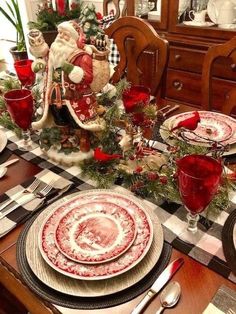 Modern Christmas Table Settings, Home Decor Christmas Ideas, For The Home Ideas, Unique Christmas Decor Ideas, Modern Christmas Table, Decor Christmas Ideas, Christmas Table Settings Ideas, Christmas Table Setting Ideas, Table Settings Ideas