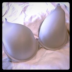 Nwot Victorias Secret Light Gray Bra 34 Dd Uplift Semi Demi Victoria Secret Bras, Light Gray, Women's Intimates, Light Grey, Victoria's Secret, Bra, Grey, Women Shopping, Color