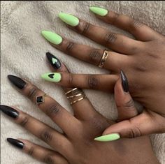 Different Colour Nails On Each Hand, 2 Colour Nails, Nails With Different Colors On Each Hand, Nails 2 Different Colors On Each Hand, Nails Different Colors Each Hand, Shego Nails, Different Color Nails On Each Hand, Two Different Colored Nails On Each Hand