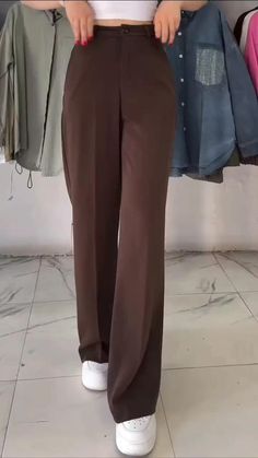 Trouser Pants Outfits, Smart Casual Women Outfits, Stylish Kurtis Design, Dress Code Casual, Fashion Trousers, Simple Casual Outfits, Celebrity Casual Outfits, Outfit Tips