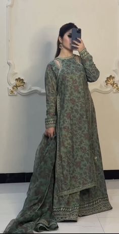 Dress Design Pakistani, Trending Summer Nails, Summer Fashion Dresses Casual, Kameez Designs, Wedding Mehndi