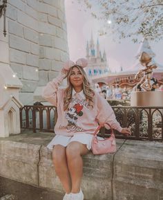 Disney Outfits Valentines Day, Cute Disney Fits, Navidad Outfit, Disney Park Outfit, Disney Outfits Women, Disney Fits, Disney Wear, Disneyland Birthday, Cream Outfit