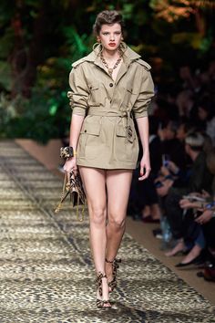 Dolce & Gabbana Spring 2020 Ready-to-Wear collection, runway looks, beauty, models, and reviews. Womenswear Fashion