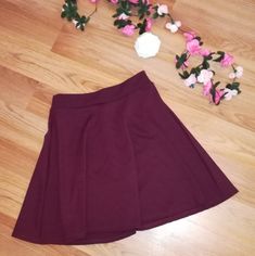 Very Soft And Comfortable. Is Elastic And Can Fit Sizes Small To Medium. Has A Pattern Close Up On The Skirt. Is In Brand New Condition. No Stains Or Rips! Charlotte Russe, Skater Skirt, Womens Skirt, Brand New, Women Shopping, Pattern