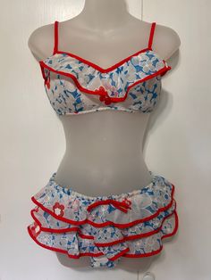 Vintage Two Piece Swimsuit, 70s Bikinis Vintage, Fitted Ruffled Underwire Swimwear, Fitted Underwire Swimwear With Ruffles, Fitted Underwire Ruffle Swimwear, Vintage Red Swimwear For Beach, Retro Lined Swimwear For Summer, Pinup Swimwear For Beach Season, Retro Summer Swimwear Lined