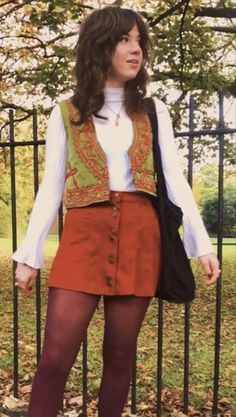 70s Style Fashion Women, Woman’s 70s Outfits, 70ms Fashion, 70s Fashion Mexico, 70s Aesthetic Clothing, 1970s Modern Fashion, 70s Skirts Outfit, Realistic 70s Outfits