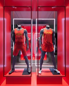 two mannequins wearing red shirts and shorts in front of a mirror with the word china on it