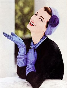 1950s gloves for women: Pictures of 50 vintage styles, glove etiquette & more Glove Etiquette, 50s Accessories, 1950s Gloves, 1950s Hats, 1950s Woman, Yellow Evening Dresses, Informal Dress, 50s Women