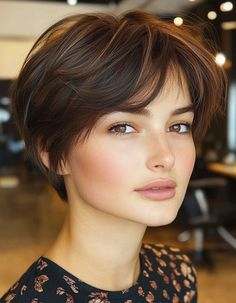 Medium Pixie Haircut, Pixie Bob Haircut With Bangs, "bixie" Haircut, Bixie Colour Haircut 2024, Bixie 90s Haircut, Karen Haircut, Modern Pixie Haircut, Short Hair Back View, Hairstyle Pixie