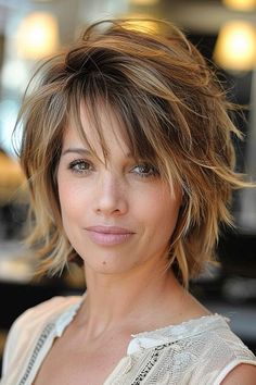 Volume On Top Hairstyles, Layers For Fine Hair, Bobs With Layers, Short Bob Hair, Choppy Bob Hairstyles For Fine Hair, Flattering Haircuts, Haircuts For Medium Length Hair, Shaggy Short Hair, Short Shag Hairstyles