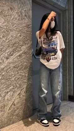 Retro Vans Outfit, Street Wear Women Aesthetic, Bruh Girl Aesthetic Outfits, Tomboy Fashion Aesthetic, Skater Outfit Ideas, Bruh Girl Aesthetic, Skater Girl Fits, Bruh Girl Outfits, Bruh Girl Style