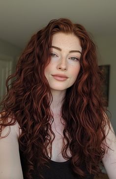 sheworeitlikethis.com Auburn Hair On Cool Skin, Curly Hair Red Highlights, Curly Auburn Hair, Zicxa Photos, Κούρεμα Bob, Highlights Curly, Boho Waves, Canadian Women