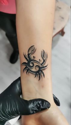 Scorpion And Crab Tattoo, Cancerian Tattoo For Man, Cancerian Tattoo Zodiac Signs, Zodiac Tattoos For Cancers, Crab Tattoo For Women, Crab Tattoo Design, Cancerian Tattoo For Women, Cancerian Tattoo, Crab Tattoos