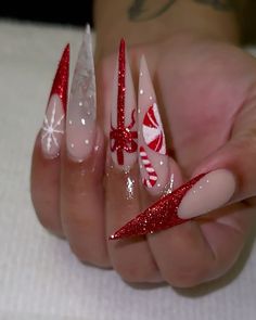 #christmasnails #nailideas #winternails Nail Design Inspiration, Nails Design With Rhinestones, Christmas Nail Art, Winter Nails, Cute Acrylic Nails, Christmas Nails, Red Nails, Long Nails, Fun Nails