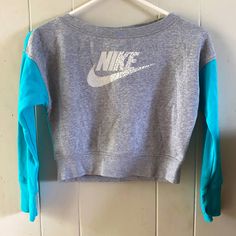 In Amazing Condition! No Holes, Rips, Or Stains! Never Worn! Super Cute!! Has Thumb Holes! Cropped Crewneck, Nike Shirts, Thumb Holes, Kids Shirts, Shirts Tops, Super Cute, Crew Neck, Nike, Color