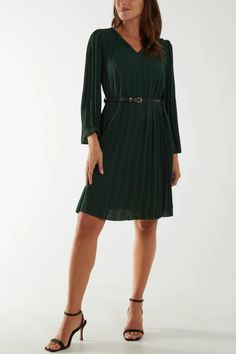 Oversized Long Sleeve V Neck Pleated Knee Lenght Dress with Matching Belt in Green is perfect for parties, weddings, and formal events. This will make you the center of attention. You'll radiate confidence and charm, captivating everyone around you! SPECS: Material: Viscose Color: Green Fit: Relaxed Size: Oversized *Suitable for UK size 8-16 💦CARE INSTRUCTIONS: Check the care label for instructions. ● Pre-treat stains before washing. ● Machine wash on a gentle cycle with cold water. ● Use a mil Green Office, Going Out Dress, Radiate Confidence, Dress Autumn, Green Fits, Office Dress, Autumn Dress, Office Dresses, Out Dress