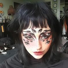 Unique Eyebrow Shapes, Scary Eye Makeup, Minimalist Goth Outfit, Goth Spidersona, Blonde Trad Goth, Triangle Eyebrows, Creepy Eye Makeup, Multiple Eyes Character