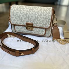 Michael Kors Bradshaw Logo Messenger Nwot Purchased And Never Used It - No Tag Comes With Leather And Canvas Strap/Dust Bag Included Leather And Canvas, Bags Michael Kors, Michael Kors Bag, Crossbody Bags, Dust Bag, Michael Kors, Bag Lady, ? Logo, Canvas