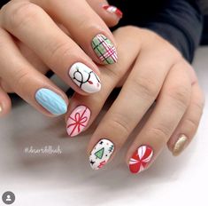 Winter Nail Art Designs, Christmas Tree Nails, Candy Cane Nails, Tree Nails, Cute Christmas Nails, Candy Cane Christmas, Nail Tattoo, Winter Nail Art, Winter Nail