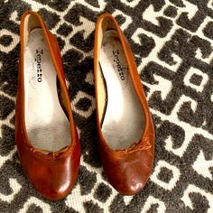 Have A Lot Of Life Left. Tannish/ Cognac Color Very Neutral And Rich. Classic Ballet Flat Vintage Ballet Flats, Repetto Ballet Flats, Repetto Shoes, Vintage Ballet, Cognac Color, Flat Color, Ballet Flat, Tan Brown, Flat Shoes Women