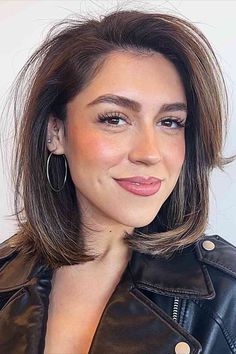 Side-Parted Bob with No Bangs Deep Side Part Lob Straight, Shoulder Length Brown Hair Side Part, Side Parting Bob Hairstyles, Short Haircuts For Women Side Part, Shoulder Length Bob Side Part, Side Parting Bob, Hair Collarbone Length, Side Part Lob Mid Length, Collarbone Length Hair Side Part