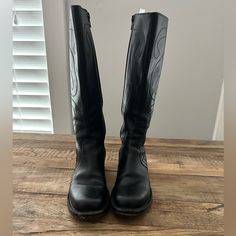 Rare Htf Vintage 90’s Frye Black Campus Boots W/Swirl Stitching Side Zipper Y2k Sz: 6.5 Spectacular Frye "Vintage Y2k" Black Campus Boots With Swirl Stitching Design Excellent Condition, Soles Are In Great Condition Extremely Rare, And Sold Out Genuine Black Leather With Beautiful Swirl Stitching Design Size 6.5 M Side Zipper For Easy On/Off Square Toe Aprox Measurements; 1.5" Total Heel Height. 14" Shaft Height Excellent Used Condition For Vintage Item 1970’s, 70’s, 1980’s, 80’s, Boho, Glam, Fa Black Campus, Campus Boots, Boho Glam, Y2k Black, Frye Shoes, Hippie Chic, Over The Knee Boots, Over The Knee, On Off