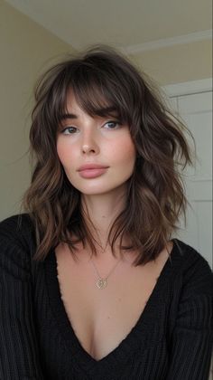 70s Style Haircut Medium, Bangs And Layered Hair Shoulder Length, Squoval Face Hairstyles, Mid Length Hair With Bangs Oval Face, Medium Length With Bangs Hairstyles, Medium Haircuts For Oval Faces, Thinning Hair Color Ideas, Collarbone Length Hair For Round Faces, Hair Cuts Ideas For Oval Shape Face