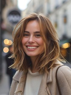 Stylish Medium Ladder Hairstyles - Refresh Your Look Inside Layers Haircut, Messy Medium Length Hair, Trendy Womens Haircuts 2024, Lived In Haircut, Medium Long Hairstyles For Women, Women Medium Hairstyles, Style Medium Hair, Haircut Medium, Haircut 2024