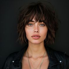 70 Modern And Mesmerizing Short choppy hairstyle Ideas Choppy Short Hair, Short Hair Long Bangs, Choppy Layered Haircuts, Razored Haircuts, Short Textured Hair, Short Choppy Haircuts, Choppy Bangs, Layered Bob Short