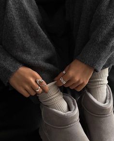 Grey Uggs Outfit, Ugg Minis, Mini Uggs Outfit, Uggs Slippers, Grey Uggs, Grey Ugg, Slippers Kids, Sheepskin Gloves, Ugg Boots Australia