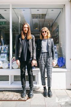 28 Looks Que Prueban Que Un Par De Bototos Es Todo Lo Que Necesitas | Cut & Paste – Blog de Moda Doc Martens Outfit, Goth Outfit, Stylish Couple, Fashion Couple, Doc Martens, Inspiration Mode, Looks Style