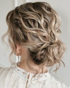 Loose Curly Updo, Loose Updo, Hair Adviser, Curly Wedding Hair, Curly Updo, Curly Hair Updo, Medium Curly Hair Styles