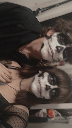 Couple Face Painting Ideas, Female Skeleton Makeup, Simple Skeleton Face Paint, White Skeleton Makeup, Jack Skeleton Makeup, Skeleton Couples Costume, Skeletal Makeup, Easy Skeleton Costume