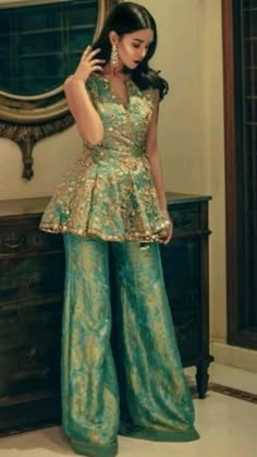 Sadaf Fawad Khan, Tissue Fabric, Fawad Khan, Eastern Fashion, Mehendi Outfits, Indian Outfits Lehenga, Traditional Indian Dress, Salwar Kamiz