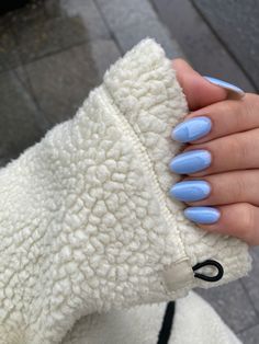 Periwinkle Almond Nails, Almond Nails Spring Colors, Spring Nails 2024 Trends Almond Simple, Single Color Nails, Baby Blue Chrome Nails, Baby Blue Chrome, Cornflower Blue Nails, Powder Blue Nails, Blue Chrome Nails