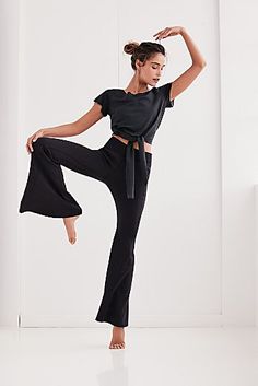 Yoga Style Outfits, Cute Athletic Outfits, Girls Loungewear, Cotton Pajamas Women, Womens Yoga Clothes, Free People Activewear, Boho Jumpsuit, Women's Athletic Wear