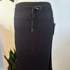 Nwt Size M Athleisure Black Sports Skirt, Athleisure Black Skirt For Sports, Casual Sports Skirt With Elastic Waistband, Black Athleisure Skirt For Sports, Black Sporty Lined Skirt, Sporty Black Lined Skirt, Black Stretch Athleisure Skirt, Athleisure Black Lined Skirt, Black Athleisure Skirt With Lining