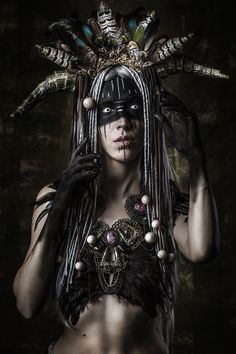 Pagan Makeup, Priestess Costume, Voodoo Priestess, Halloween Makeup Inspiration, Witchy Fashion, Warrior Women, Fantasy Makeup, Halloween 2023