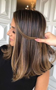 Brunette Hair Color With Highlights, Brown Hair With Blonde Highlights, Highlights Brown Hair, Blonde Hair With Highlights, Hair Color Highlights, Brown Blonde Hair, Penteado Cabelo Curto