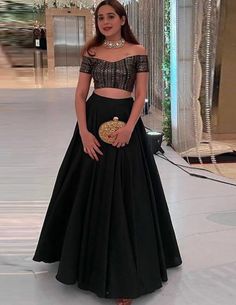 Blouse For Lehenga Crop Tops, Black Lehenga Party Wear Indian Weddings, Black Crop Top Lehenga, Crop Top Designs For Lehenga, Black Lehenga Party Wear, Crop Top Lehenga Wedding, Crop Top Lehenga Designs, Party Wear Crop Top, Off Shoulder Lehenga