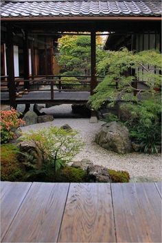 Japanese Landscaping, Small Japanese Garden, Japanese Garden Landscape, Japanese Home Design, Courtyard Gardens, Zen Garden Design, Japanese Style House, Fountain Grass, Japan Garden